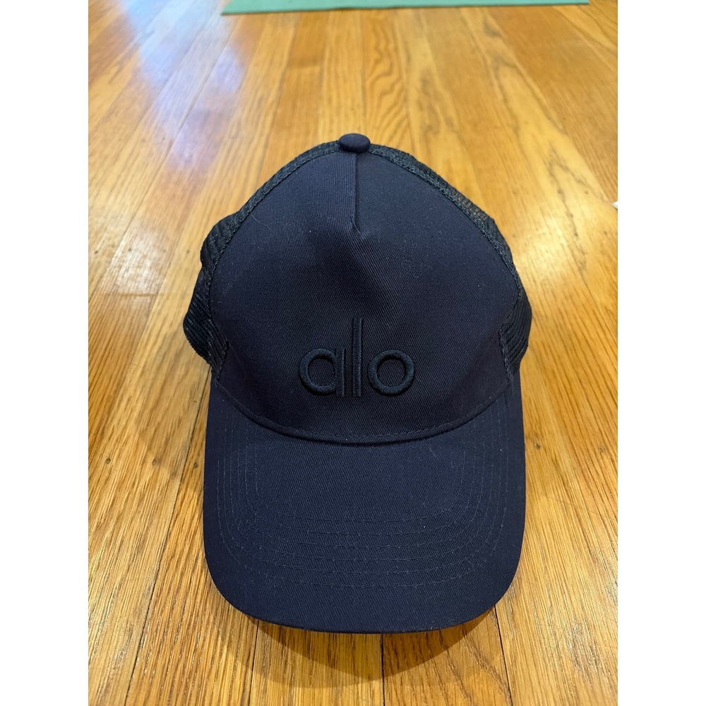 Alo Yoga Off-Duty Trucker Hat Navy Blue Embroidered Logo Mesh Snapback Cap O/S